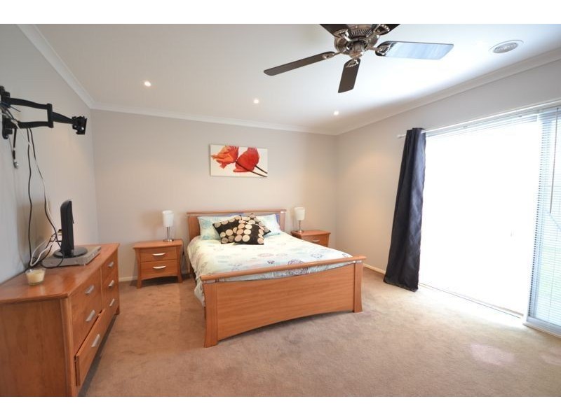 16 Aquitane Drive, Cranbourne East VIC 3977