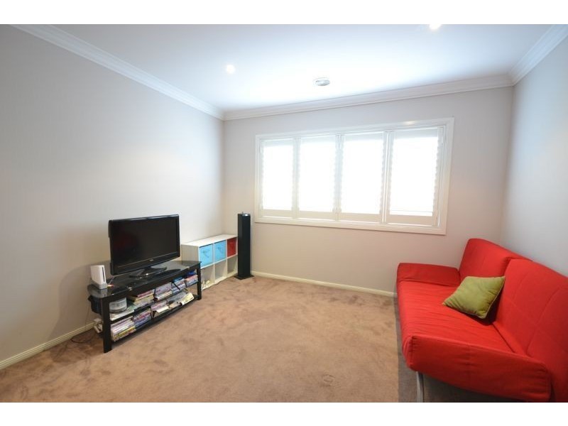 16 Aquitane Drive, Cranbourne East VIC 3977