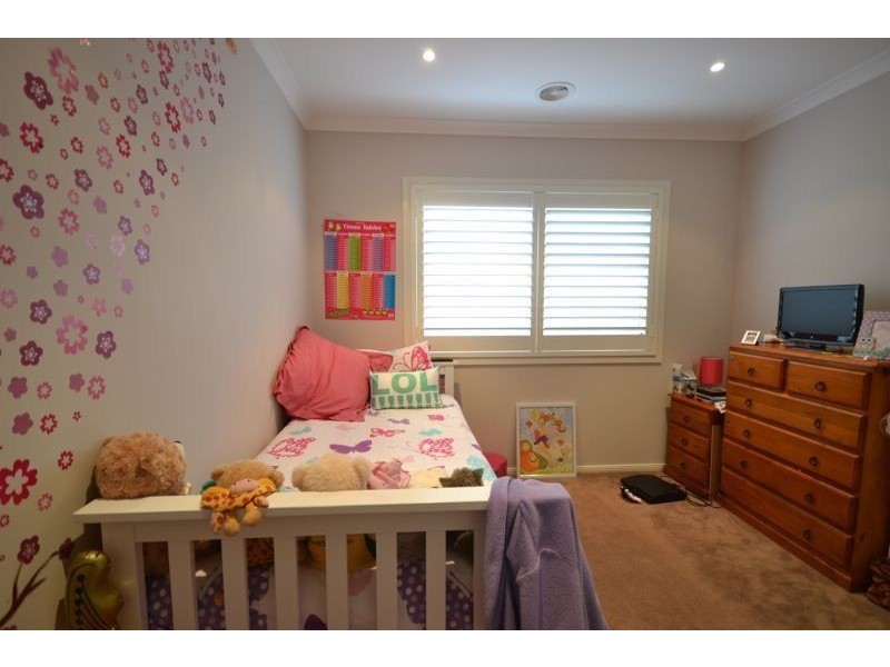 16 Aquitane Drive, Cranbourne East VIC 3977