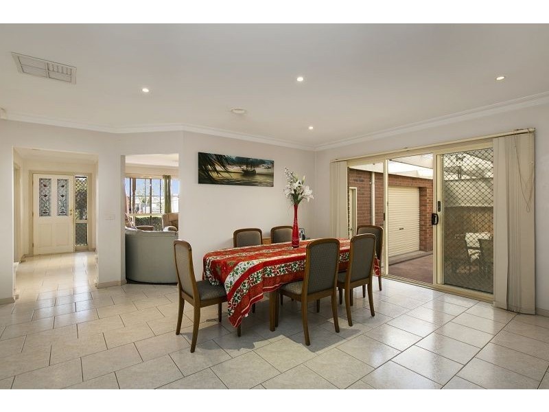 37 Horsfield Street, Cranbourne North VIC 3977