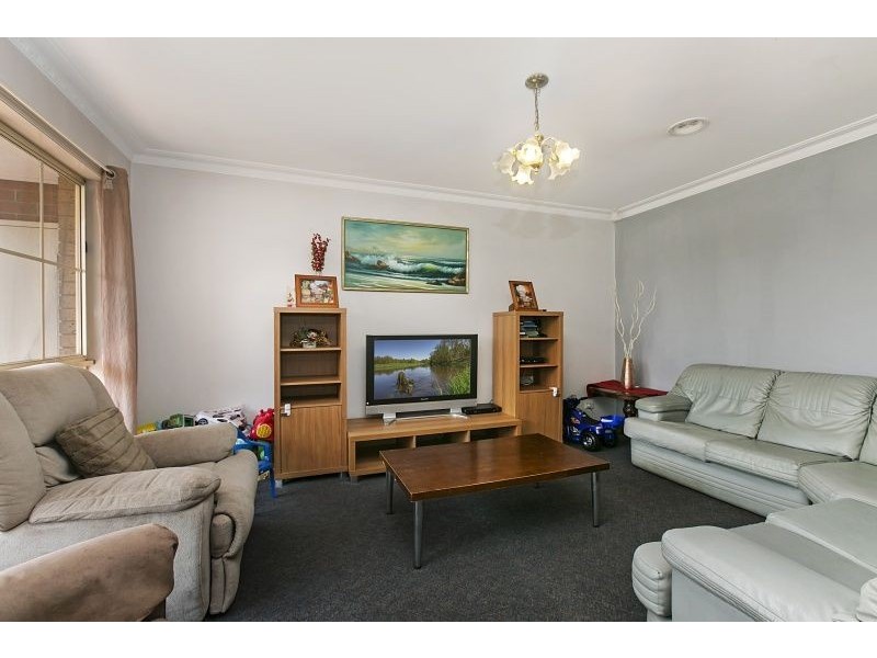 37 Horsfield Street, Cranbourne North VIC 3977