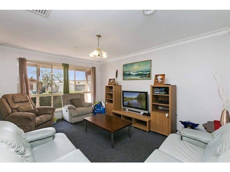37 Horsfield Street, Cranbourne North VIC 3977