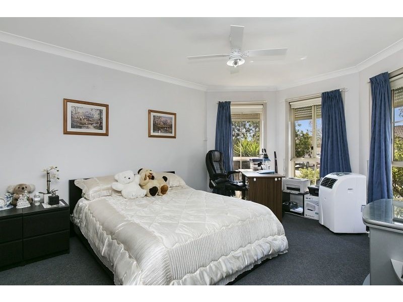 37 Horsfield Street, Cranbourne North VIC 3977