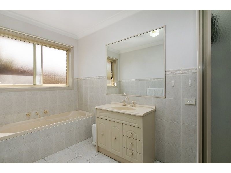 37 Horsfield Street, Cranbourne North VIC 3977