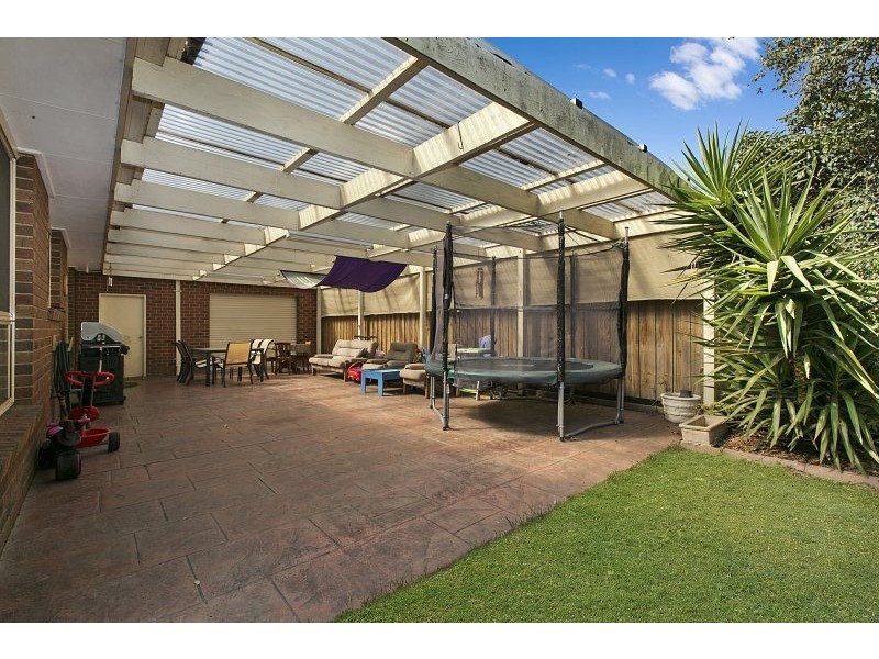 37 Horsfield Street, Cranbourne North VIC 3977