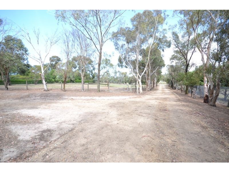 75 Browns Road, Devon Meadows VIC 3977