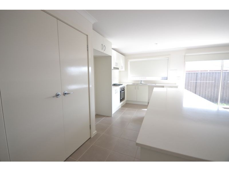 8 Mossbank Road, Cranbourne East VIC 3977
