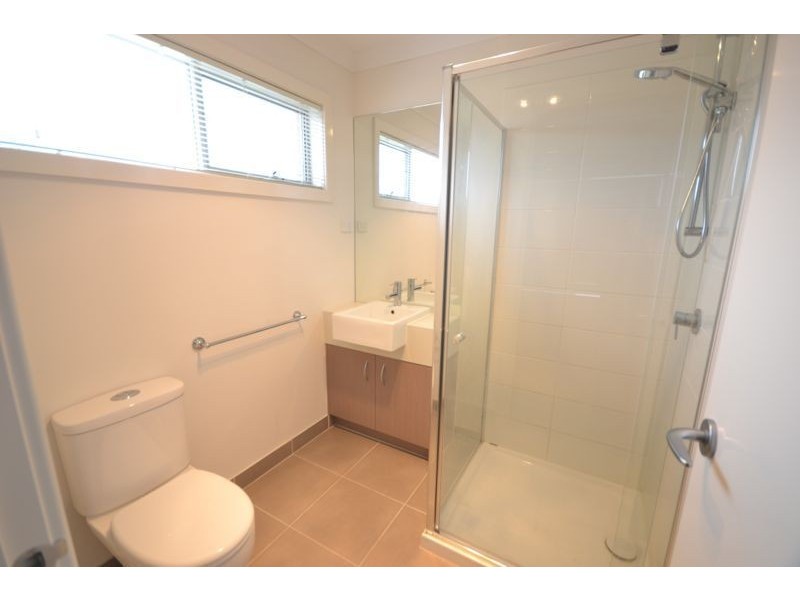 8 Mossbank Road, Cranbourne East VIC 3977