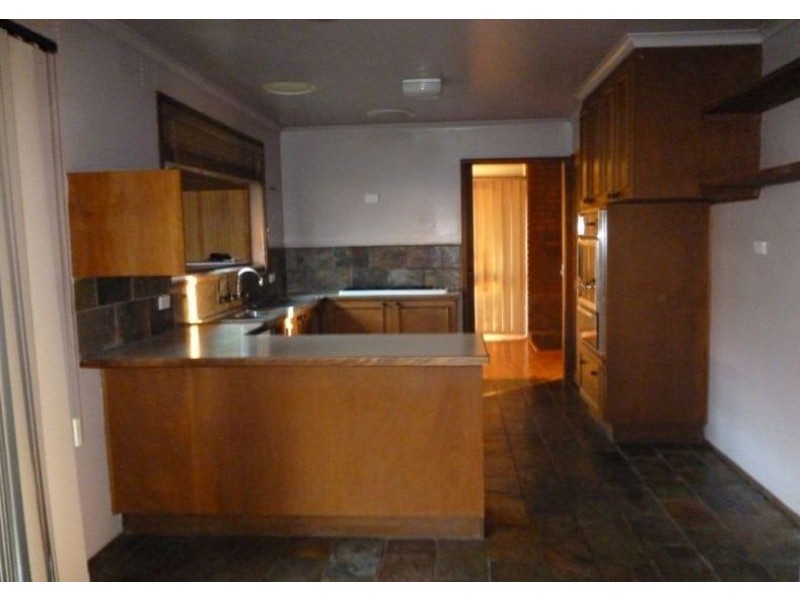 28 Hawdon Drive, Cranbourne VIC 3977