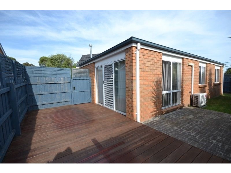 2/245 Monahans Road, Cranbourne West VIC 3977