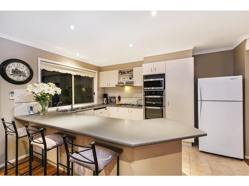 51 Bernborough Avenue, Cranbourne West VIC 3977
