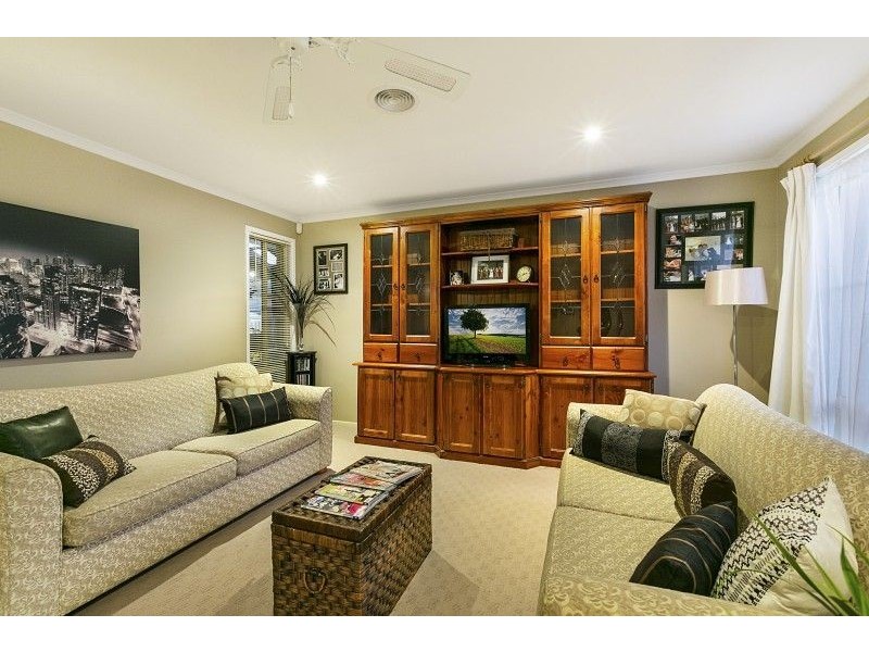 51 Bernborough Avenue, Cranbourne West VIC 3977