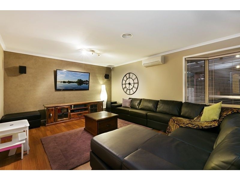 51 Bernborough Avenue, Cranbourne West VIC 3977