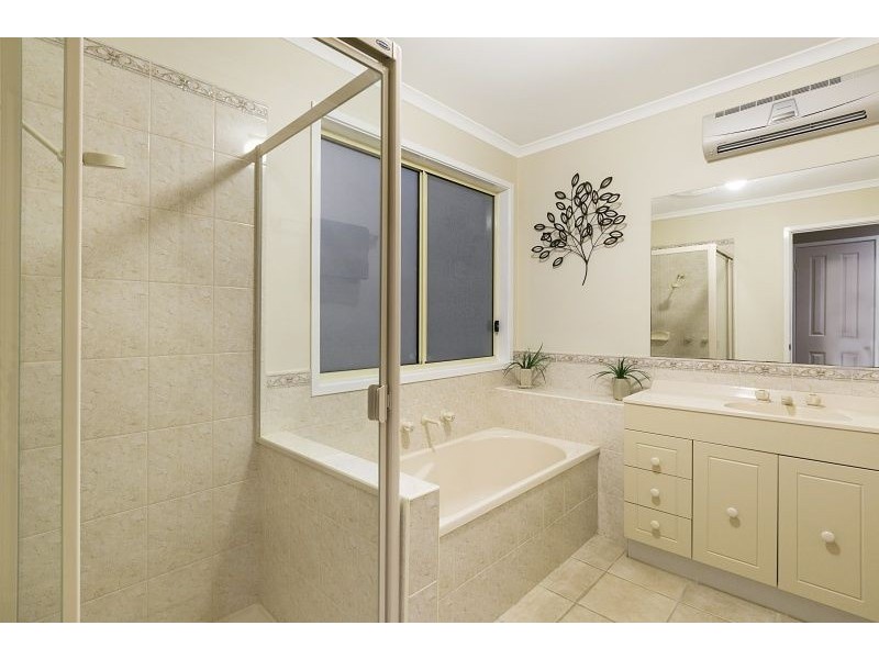 51 Bernborough Avenue, Cranbourne West VIC 3977