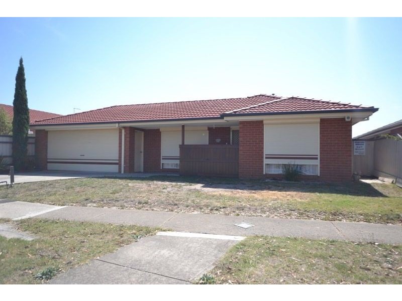 2 Tauna Place, Cranbourne West VIC 3977