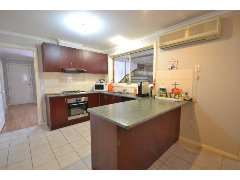 2 Tauna Place, Cranbourne West VIC 3977