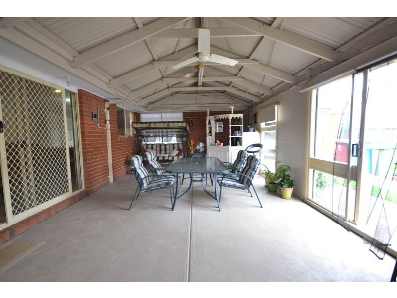 2 Tauna Place, Cranbourne West VIC 3977