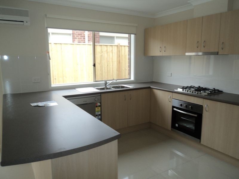 35 Evesham Street, Cranbourne North VIC 3977