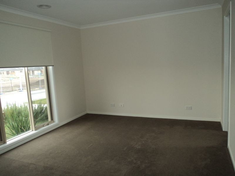 35 Evesham Street, Cranbourne North VIC 3977