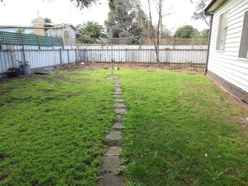 13 Moores Road, Clyde VIC 3978