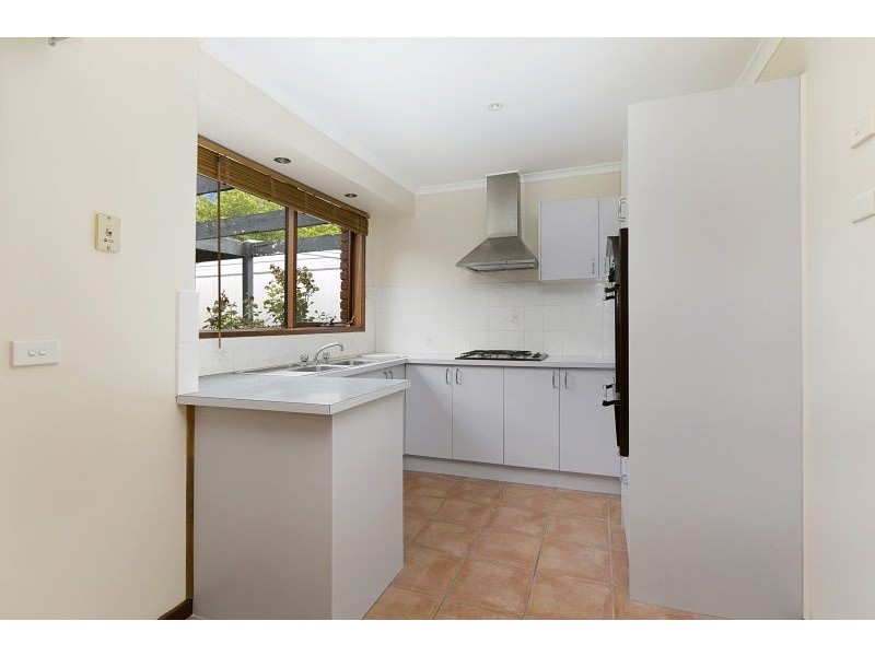 16 Caroline Crescent, Cranbourne West VIC 3977