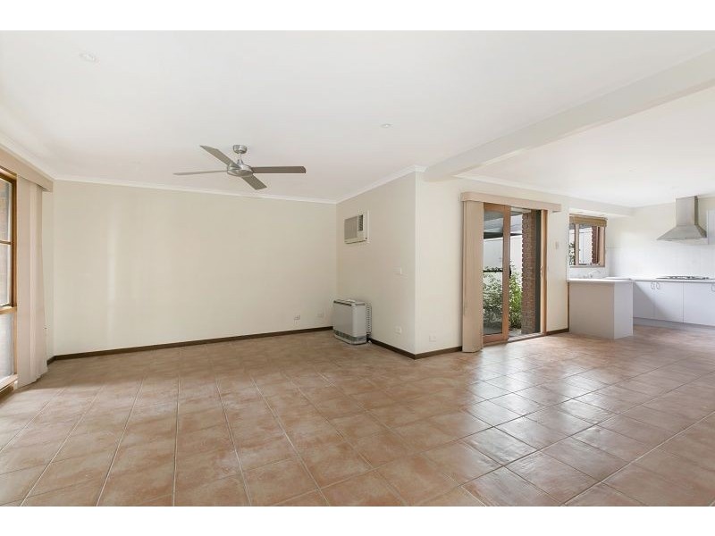 16 Caroline Crescent, Cranbourne West VIC 3977