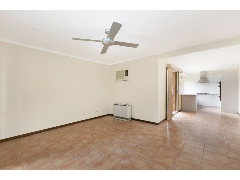 16 Caroline Crescent, Cranbourne West VIC 3977