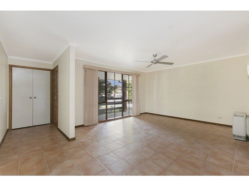 16 Caroline Crescent, Cranbourne West VIC 3977