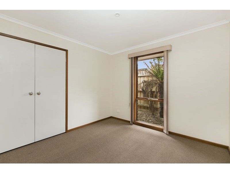 16 Caroline Crescent, Cranbourne West VIC 3977