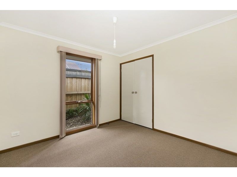 16 Caroline Crescent, Cranbourne West VIC 3977