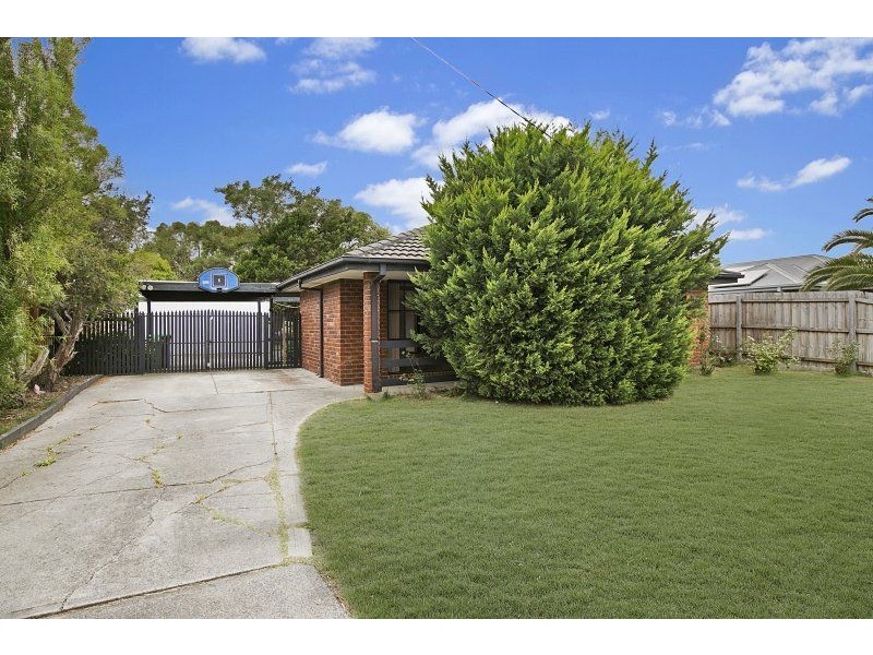 16 Caroline Crescent, Cranbourne West VIC 3977