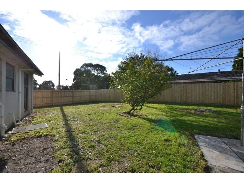 28 Valerie Drive, Cranbourne VIC 3977