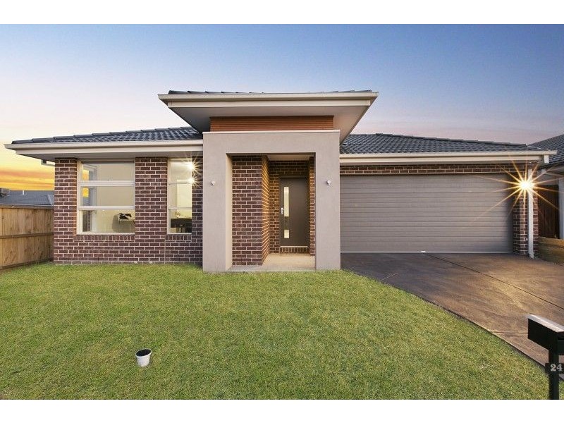 24 Wheelers Park Drive, Cranbourne North VIC 3977