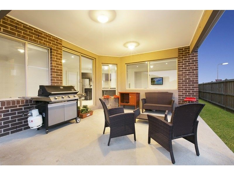 24 Wheelers Park Drive, Cranbourne North VIC 3977