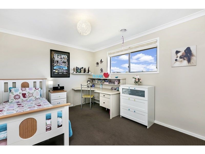 18 Emu Bush Drive, Cranbourne West VIC 3977