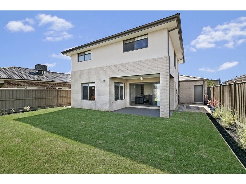 18 Emu Bush Drive, Cranbourne West VIC 3977