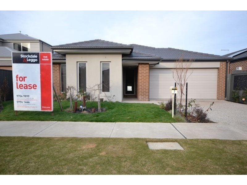 7 Cloverbank Drive, Cranbourne East VIC 3977