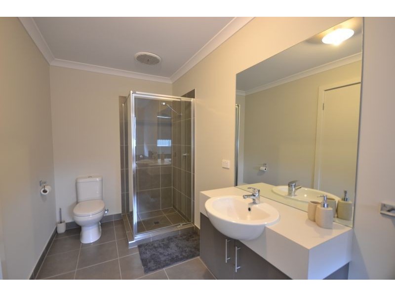 7 Cloverbank Drive, Cranbourne East VIC 3977