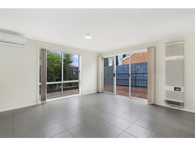2/245-247 Monahans Road, Cranbourne West VIC 3977