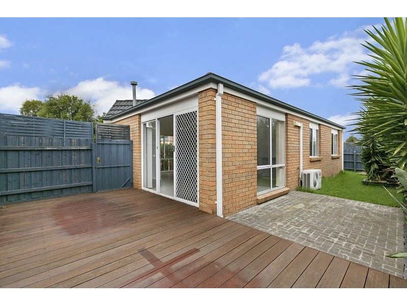 2/245-247 Monahans Road, Cranbourne West VIC 3977