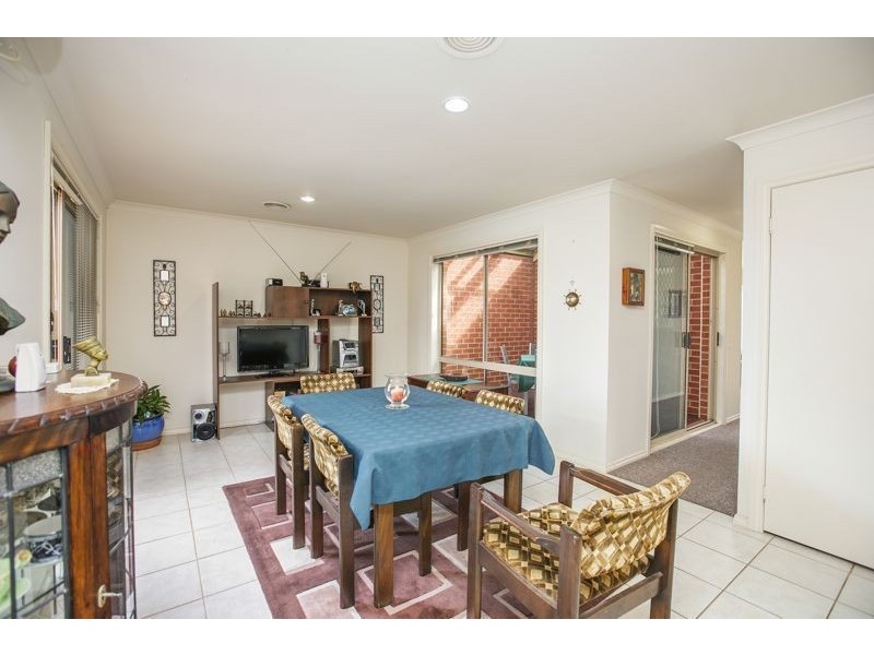 4/133 Bemersyde Drive, Berwick VIC 3806