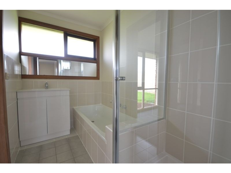 20 Courtenay Avenue, Cranbourne North VIC 3977