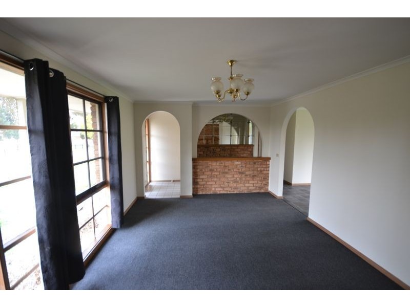 20 Courtenay Avenue, Cranbourne North VIC 3977