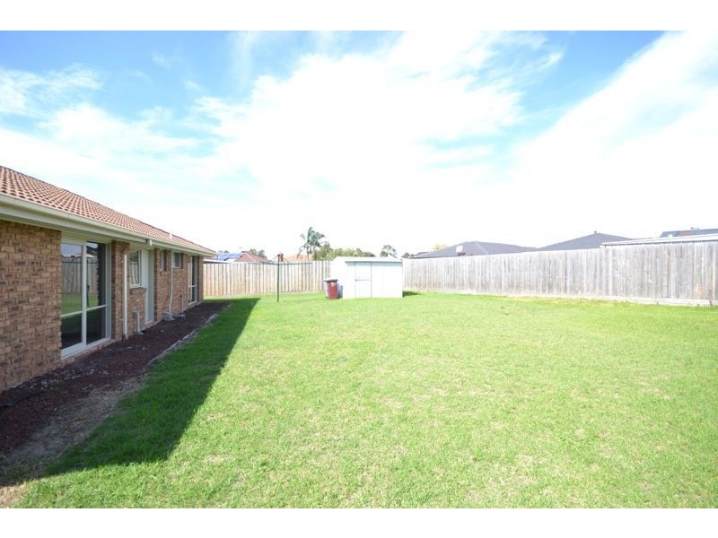 20 Courtenay Avenue, Cranbourne North VIC 3977