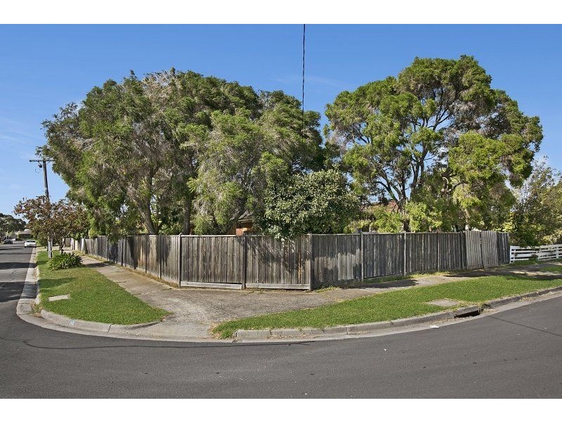 32 Lorna Street, Cranbourne VIC 3977