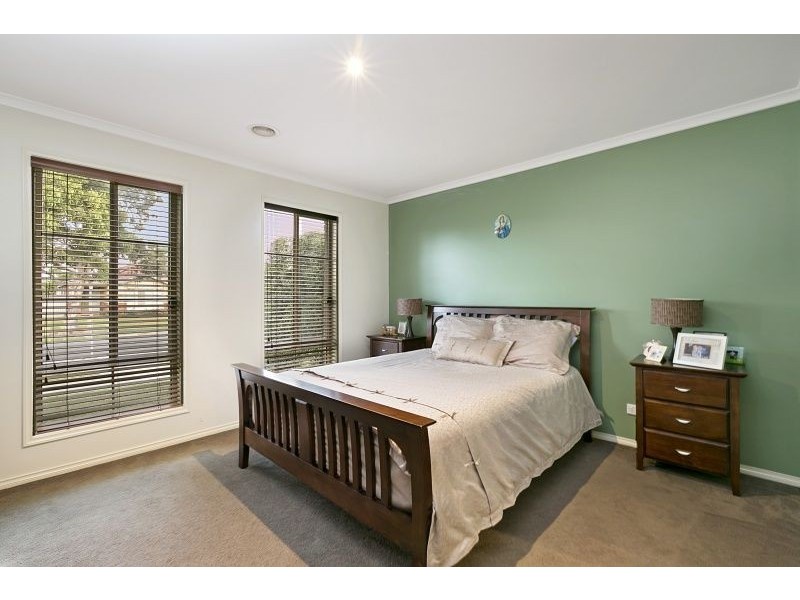 23 Scotsdale Drive, Cranbourne East VIC 3977