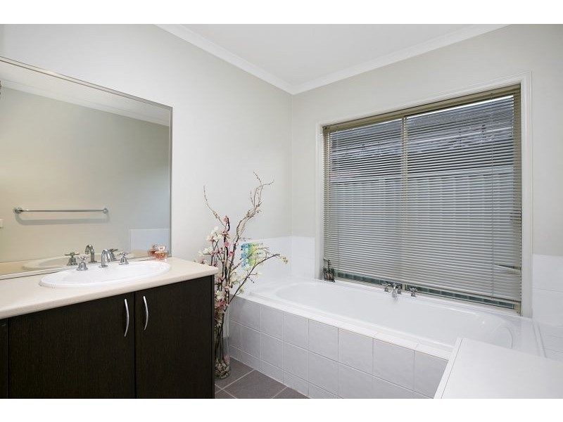23 Scotsdale Drive, Cranbourne East VIC 3977