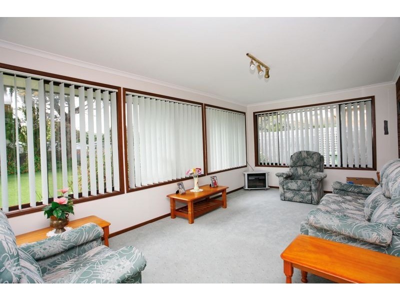 6 Fairbairn Road, Cranbourne VIC 3977