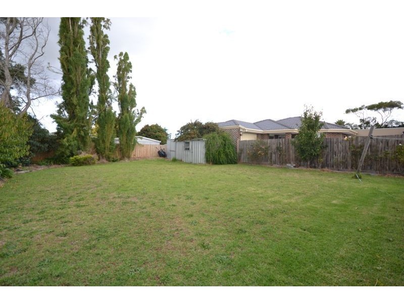 6 Fairbairn Road, Cranbourne VIC 3977