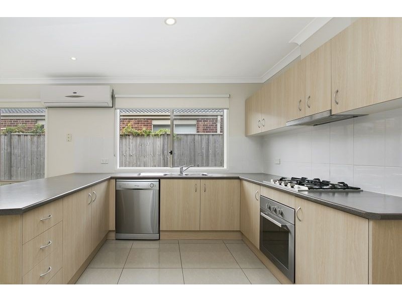 31 Evesham Street, Cranbourne North VIC 3977